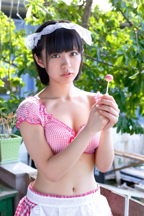 メイド姿の朝倉ゆり