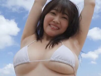 Iカップ爆乳の湊みそらちゃんが下乳がハミ出す下着姿やビキニ姿で大きなおっぱいを揺らしたりV字ハイレグ水着や変形水着姿を披露!【みなぱい / 湊みそら】